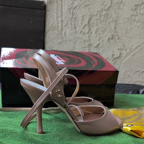 Argentin Tango Shoes/ Tangolera Italian Tango Shoes - Picture 9 of 15